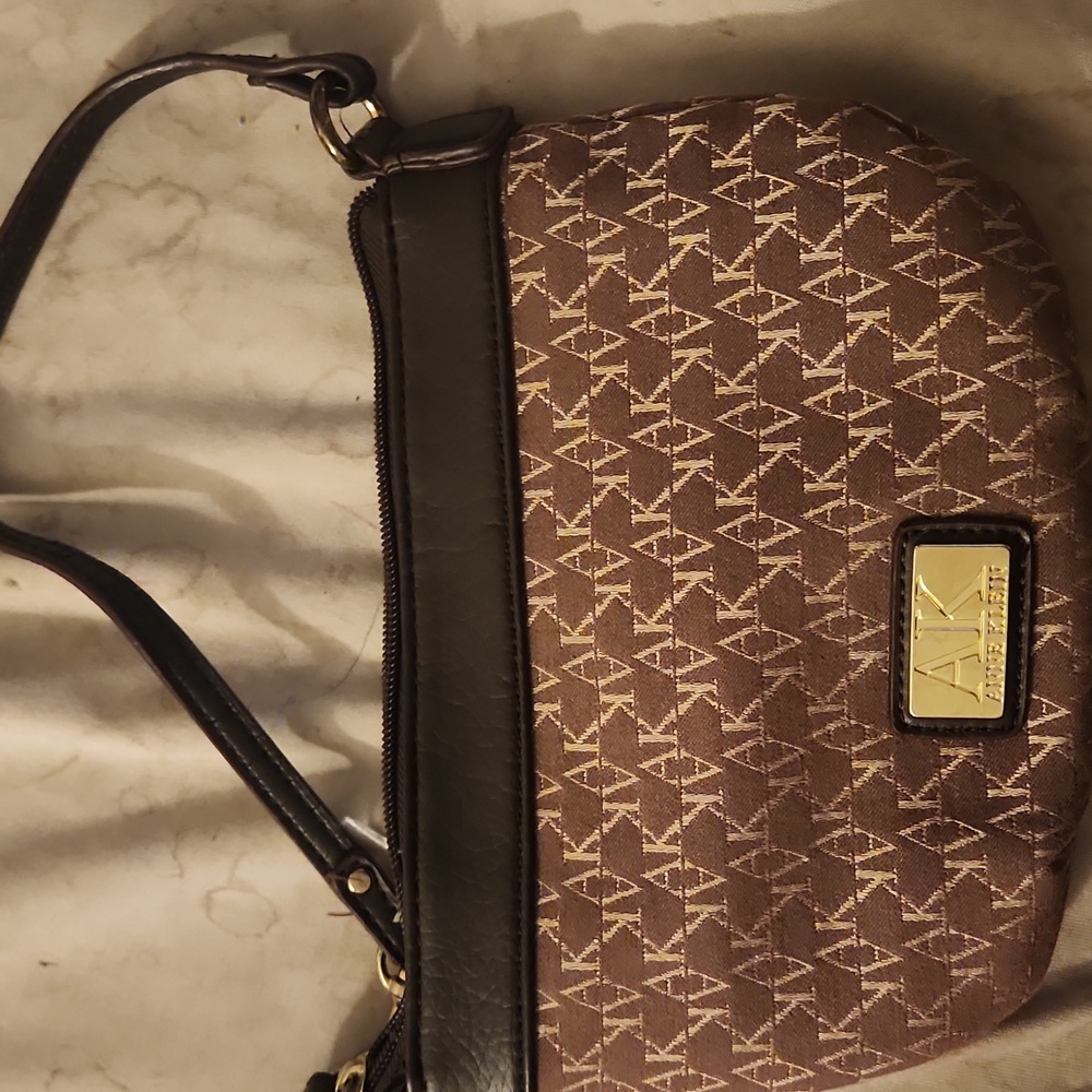 EUC ANNE KLEIN WRISTLET